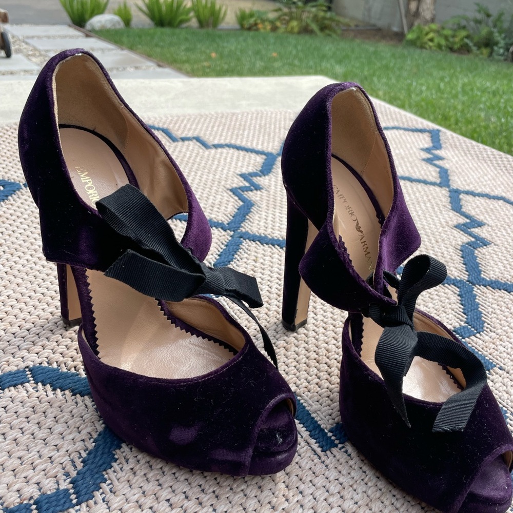 Vintage emporio Armani purple velvet high heels